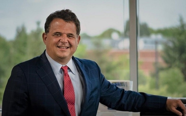 Douglas Pitassi reviewing the top tips for launching a new business